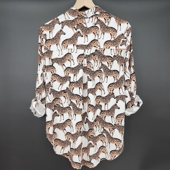 Jane & Delancey Womens Button Up Top Size‎ M Brown Zebra Print Roll Tab Eclectic - Picture 5 of 5